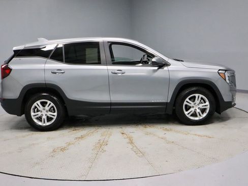 Used 2024 GMC Terrain SLE FWD image 11