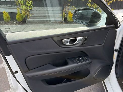 Used 2024 Volvo S60 B5 Core FWD image 8