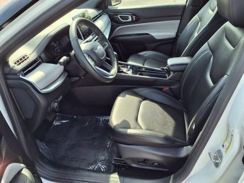 Used 2025 Jeep Compass Limited AWD/4WD image 21