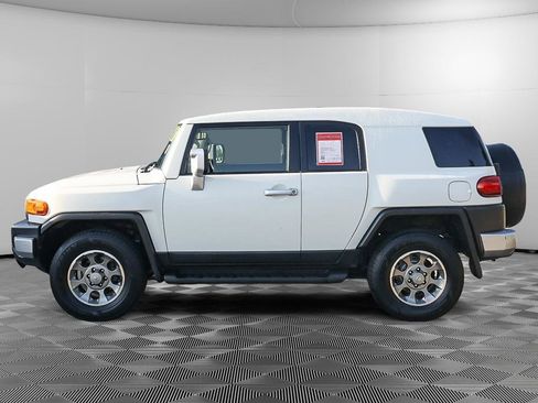 Used 2013 Toyota FJ Cruiser 4WD w/ Upgrade Pkg image 3