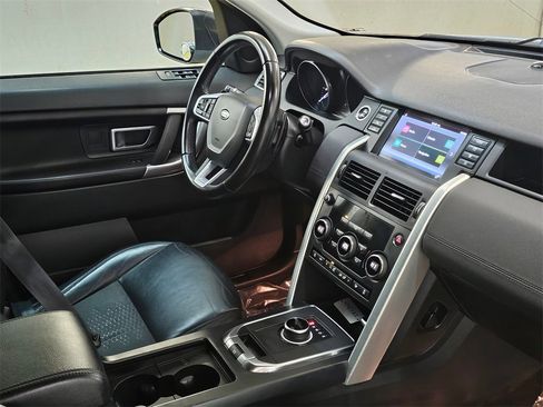 Used 2019 Land Rover Discovery Sport SE image 10