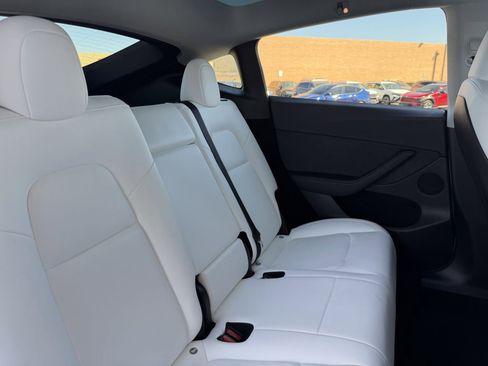 Used 2024 Tesla Model Y 2WD image 41