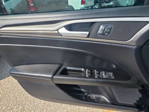 Used 2020 Ford Fusion SEL FWD image 14