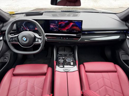 Used 2024 BMW 530i xDrive w/ Premium Package image 28