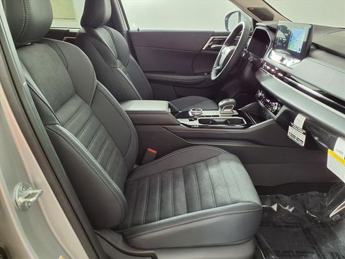 Used 2025 Mitsubishi Outlander SE image 9