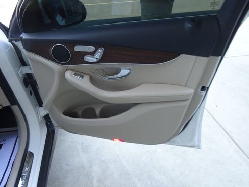Used 2022 Mercedes-Benz GLC 300 image 30