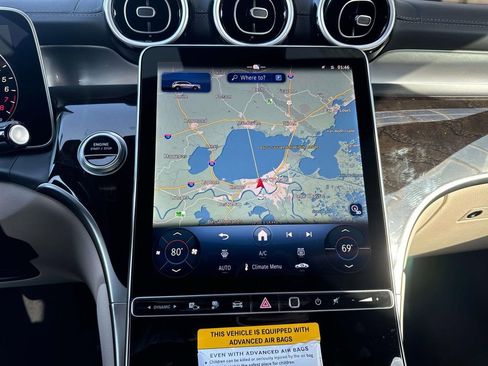 Used 2025 Mercedes-Benz GLC 350e 4MATIC image 11