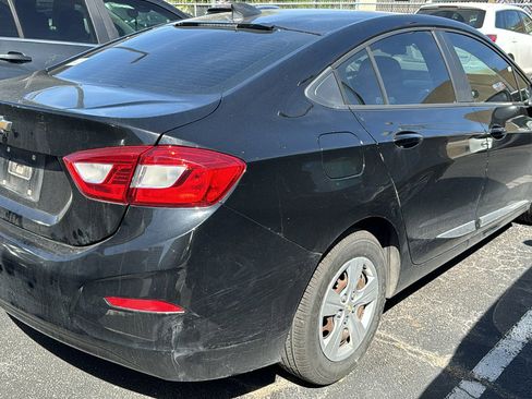 Used 2018 Chevrolet Cruze LS image 7