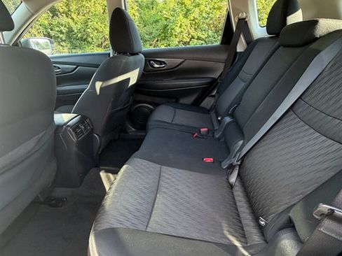 Used 2017 Nissan Rogue S FWD image 20