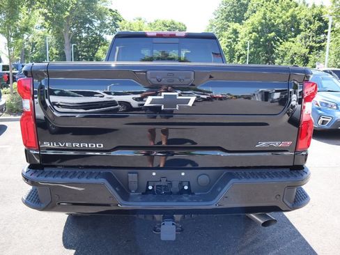 Used 2024 Chevrolet Silverado 2500 ZR2 w/ Technology Package AWD/4WD image 8