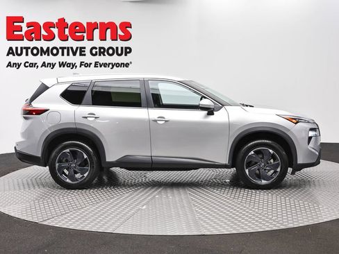 Used 2024 Nissan Rogue SV FWD image 4
