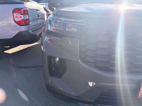 New 2026 Ford Explorer ST-Line w/ ST-Line Street Pack RWD image 4