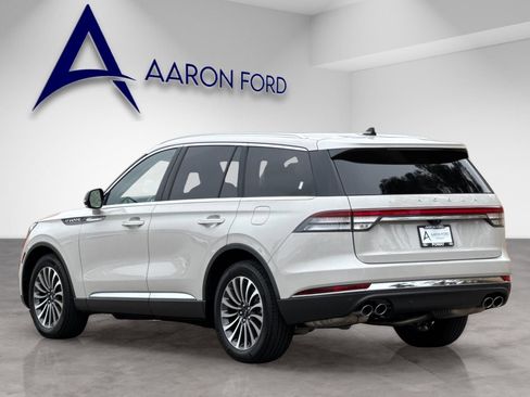 Used 2023 Lincoln Aviator 2WD w/ Premium Package image 4
