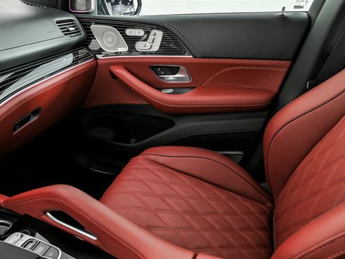 Used 2025 Mercedes-Benz Maybach GLS 600 4MATIC image 40