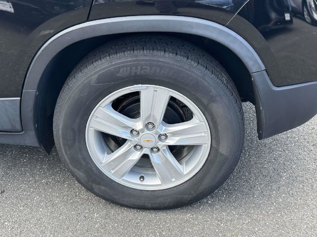 Used 2019 Chevrolet Trax LT w/ LT Convenience Package FWD image 10