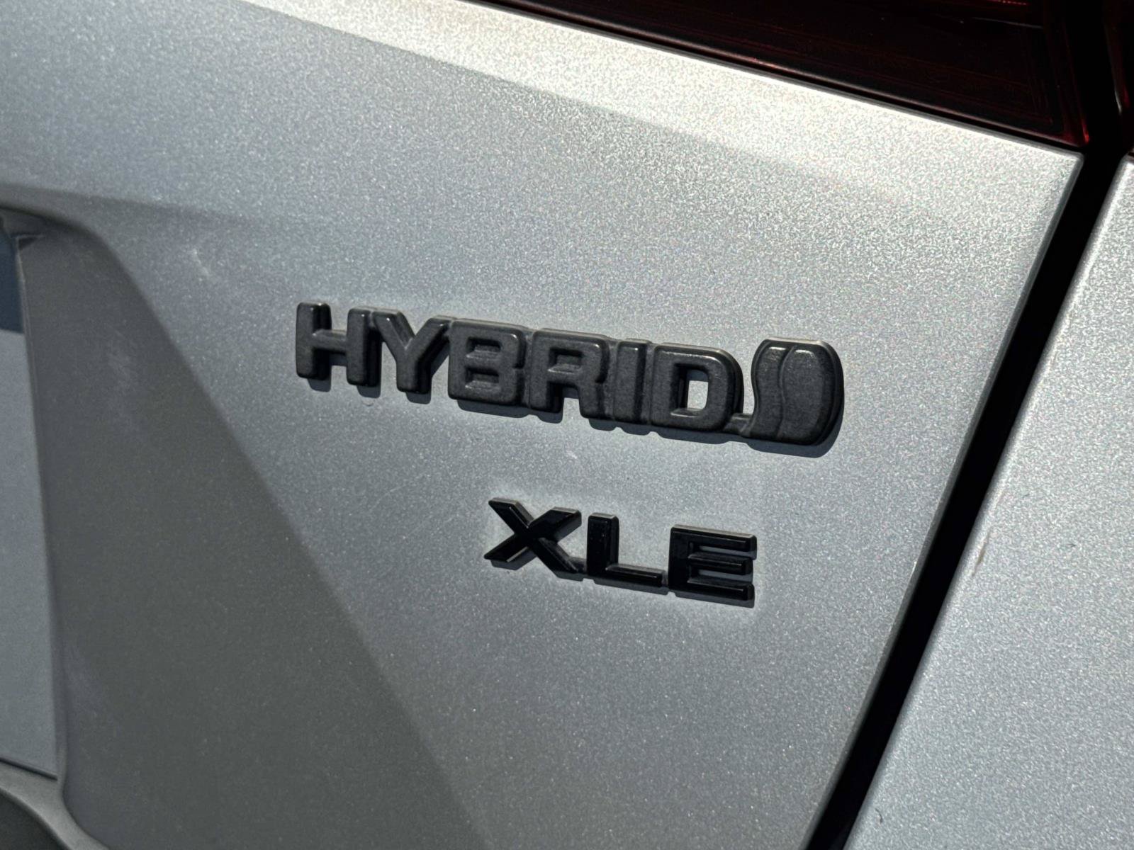 Used 2022 Toyota Prius FWD image 30