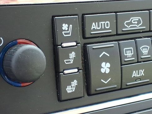 Used 2007 Cadillac Escalade AWD w/ Information Package image 10