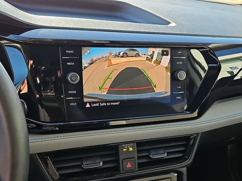 Certified 2024 Volkswagen Taos SE image 15