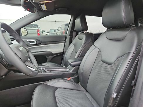 Used 2025 Jeep Compass Latitude AWD/4WD image 15