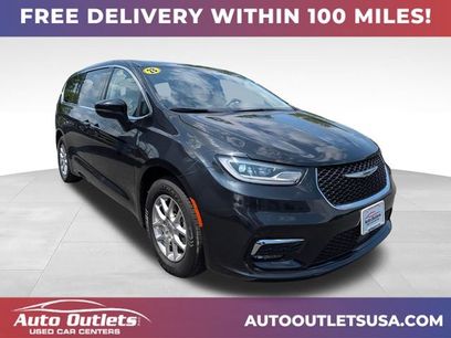 Used 2023 Chrysler Pacifica Touring-L