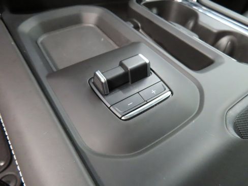 Used 2025 GMC Sierra 2500 AT4X image 72