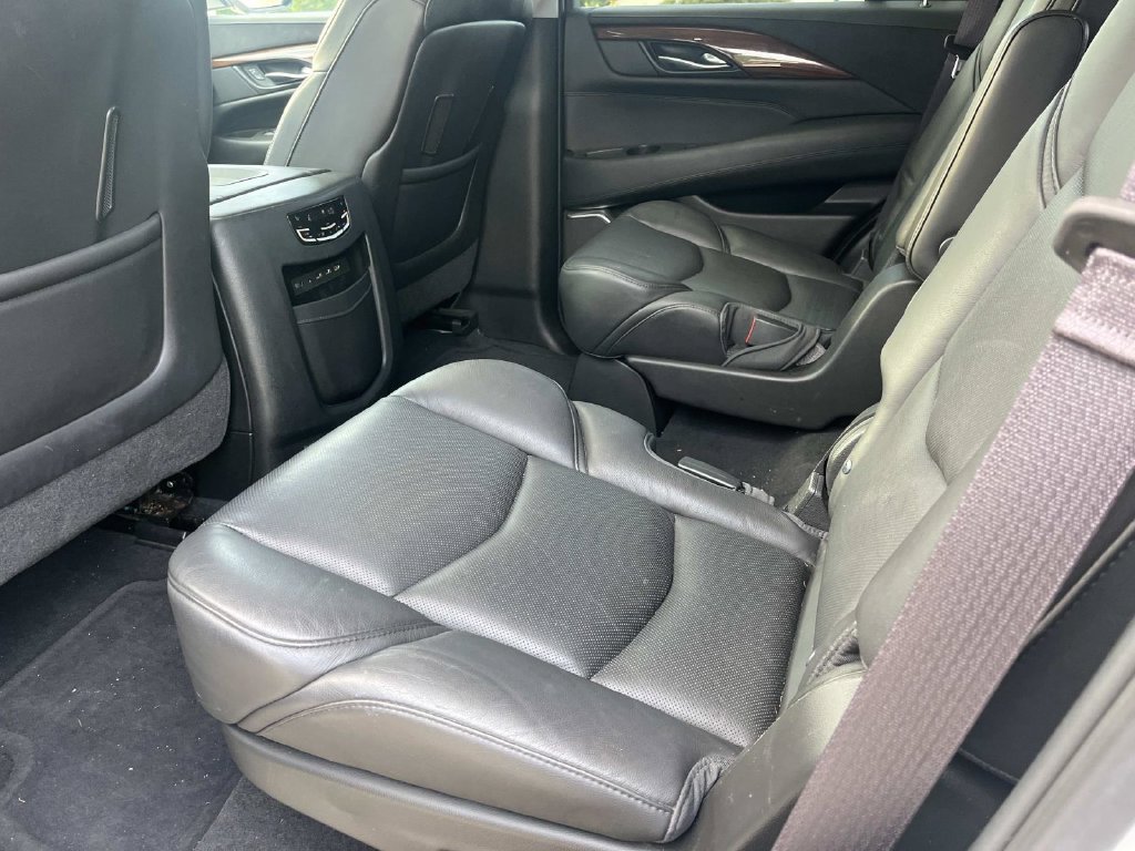 Used 2017 Cadillac Escalade Luxury AWD/4WD image 22