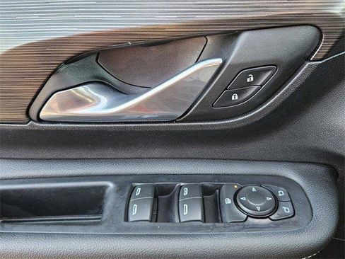 Certified 2024 GMC Terrain SLE w/ Driver Convenience Package image 17