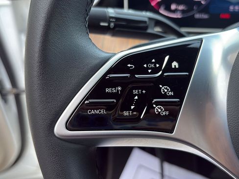 Used 2025 Mercedes-Benz C 300 4MATIC Sedan image 9