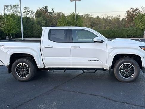 New 2025 Toyota Tacoma TRD Sport image 32