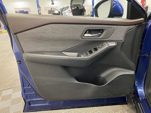 Used 2023 Nissan Rogue SV image 25