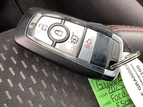 Used 2025 Ford Escape ST-Line image 32