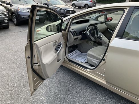 Used 2010 Toyota Prius Two FWD image 18