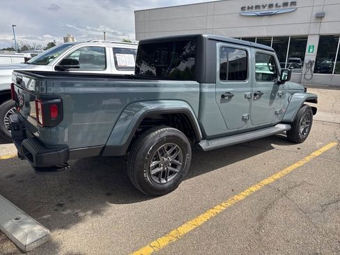 Used 2024 Jeep Gladiator Sport AWD/4WD image 8