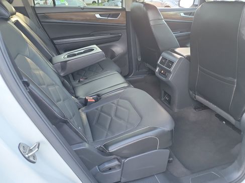 Used 2024 Volkswagen Atlas SE image 18