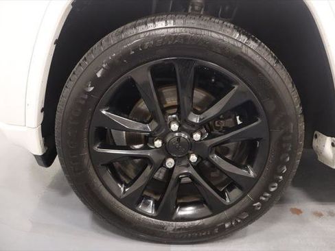 Certified 2021 Jeep Grand Cherokee Laredo X AWD/4WD image 24
