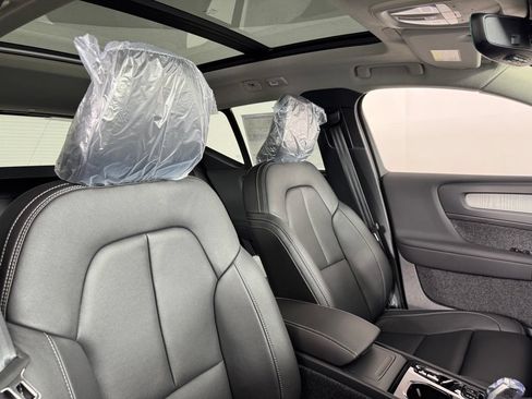 New 2026 Volvo XC40 B5 Ultra w/ Protection Package Premier AWD/4WD image 7