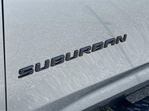 Used 2023 Chevrolet Suburban Z71 image 30