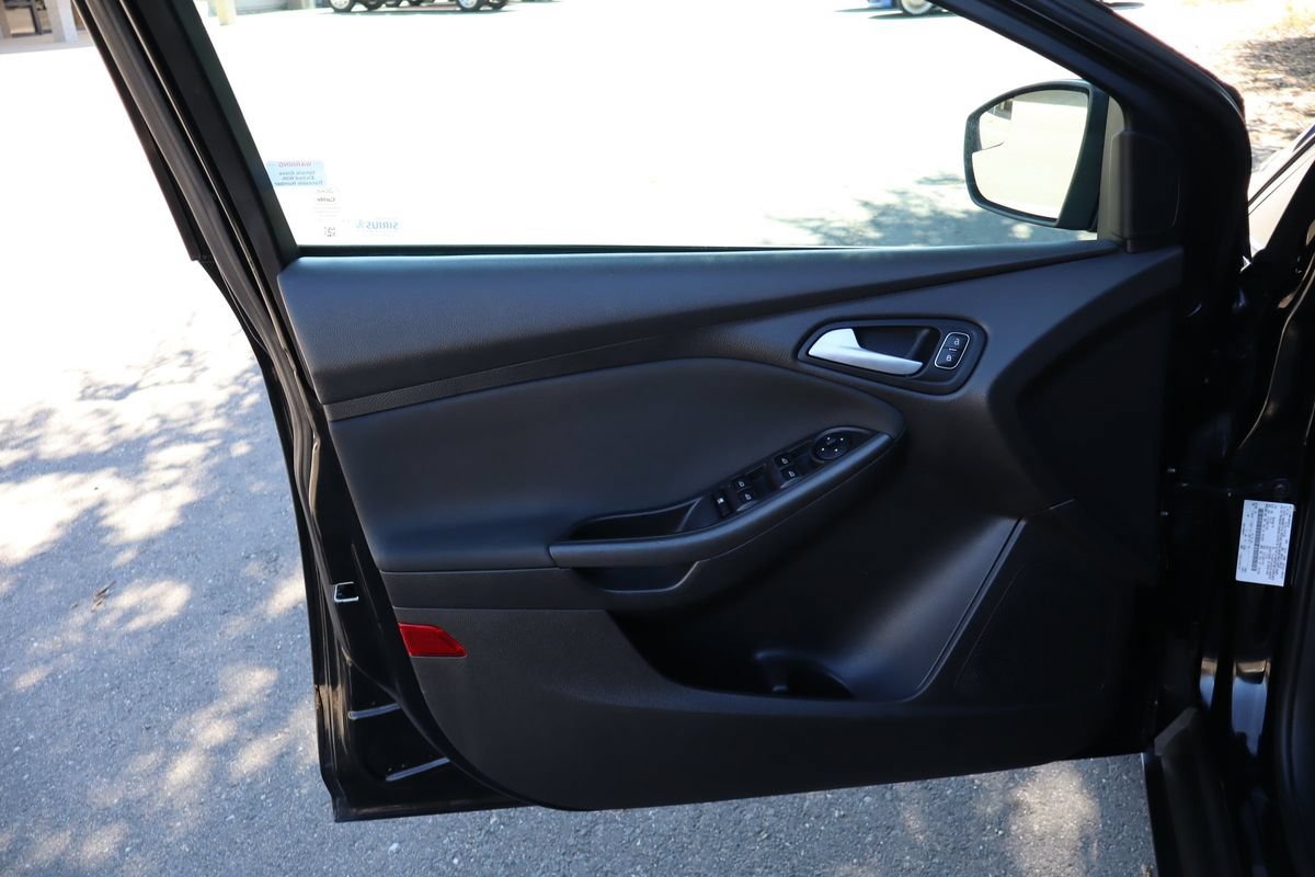 Used 2016 Ford Focus SE w/ Equipment Group 201A FWD image 23