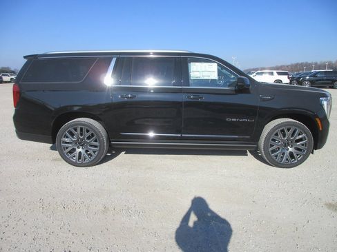 New 2026 GMC Yukon XL Denali Ultimate image 3