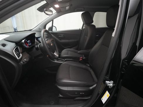 Used 2022 Chevrolet Trax LT w/ Midnight Edition AWD/4WD image 7