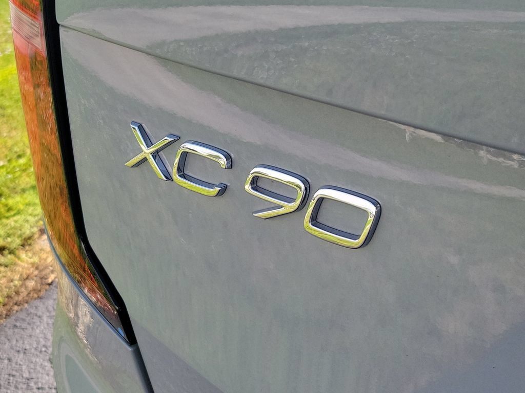 Used 2025 Volvo XC90 T8 Plus w/ Protection Package Premier AWD/4WD image 10