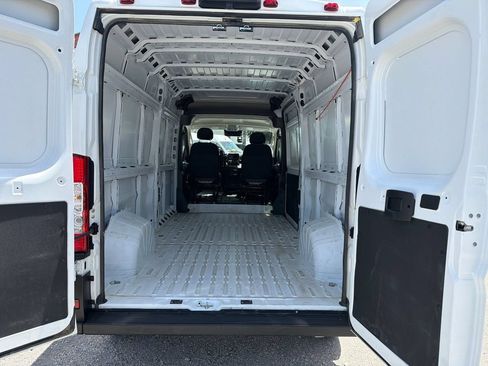 Used 2025 RAM ProMaster 2500 FWD image 5