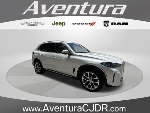 Used 2024 BMW X5 xDrive40i w/ Premium Package AWD/4WD image 1