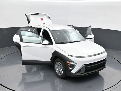 New 2026 Hyundai Kona SE image 29