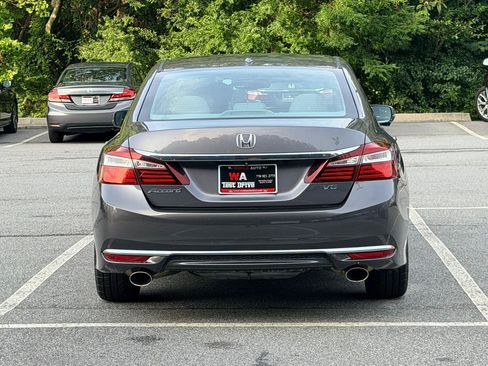 Used 2017 Honda Accord EX-L image 6