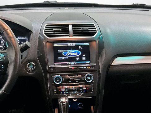 Used 2016 Ford Explorer XLT w/ Equipment Group 202A image 9