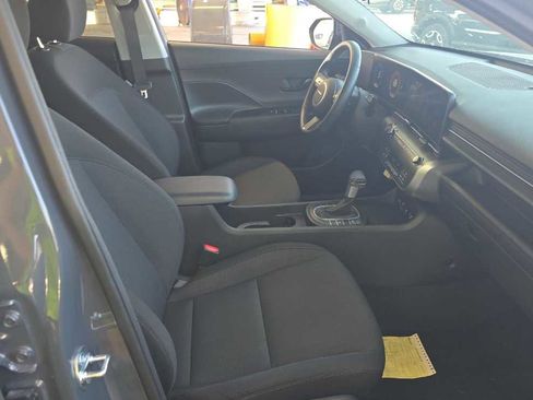 Used 2025 Hyundai Kona SEL image 2