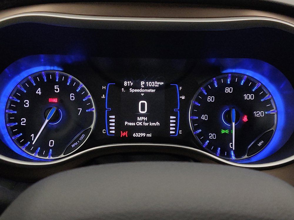 Used 2022 Chrysler Voyager LX FWD image 23