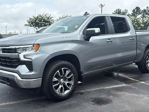 Used 2024 Chevrolet Silverado 1500 LT AWD/4WD image 3