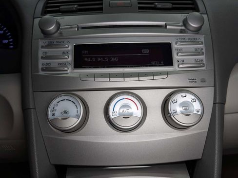 Used 2011 Toyota Camry LE w/ LE Extra-Value Pkg FWD image 29